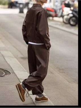 Zara Balloon Satin pants
Size M